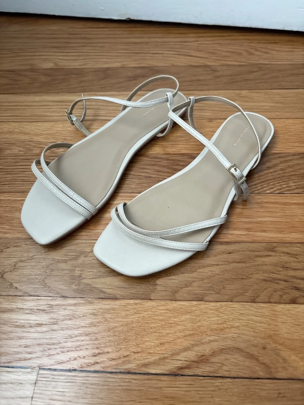 Ann Taylor Beige Flat Leather Strappy Sandals, Sz 8M, NWOB